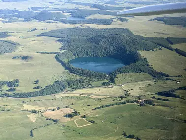 Du Beaujolais aux Montagnes d'Auvergne par Ussel.