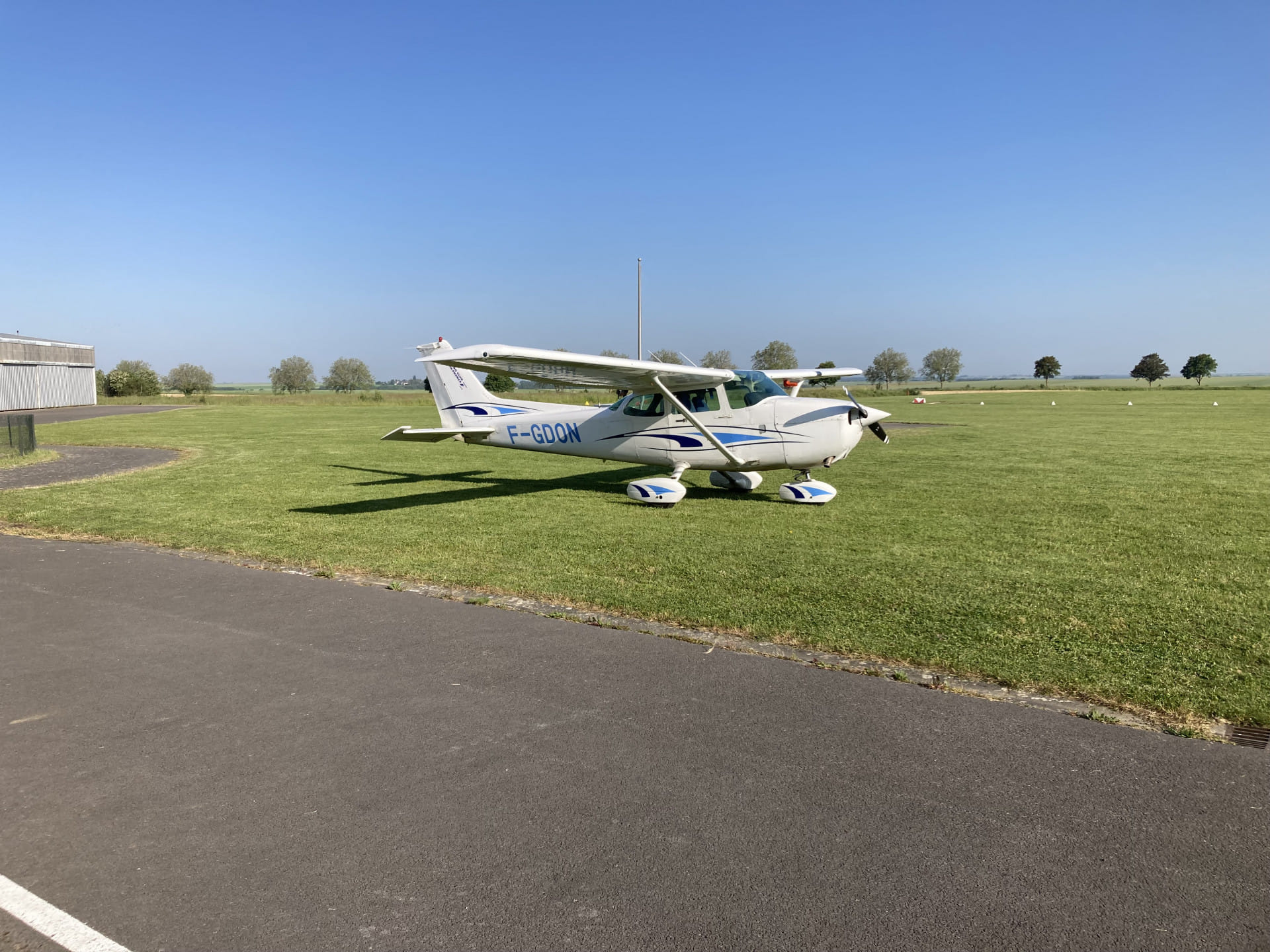 Le F-GDON au Parking à Soissons