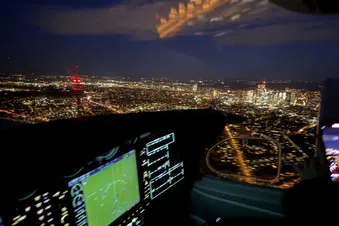 NIGHTFLIGHT 🌃SKYLINE FRANKFURT zweimotoriges Flugzeug