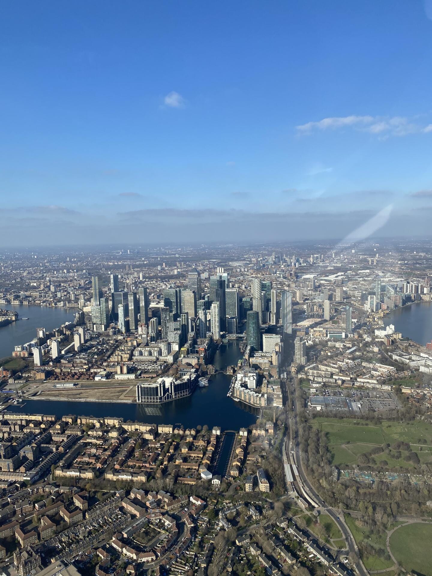 Discover London from above, fly along the Heli Routes