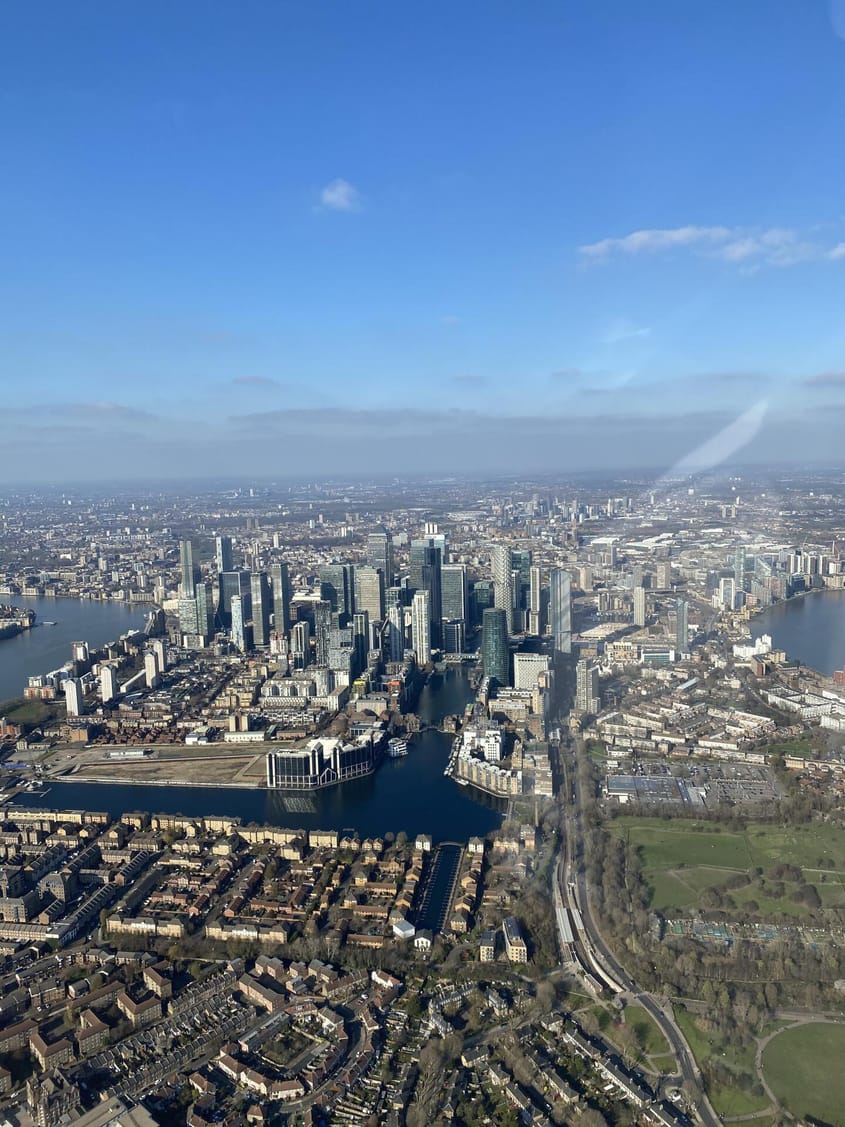 Discover London from above, fly along the Heli Routes