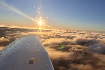 Dämmerungsflug, idealer Weise mit Sonnenuntergang