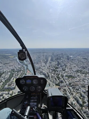 Tour de Paris en hélicoptère R44