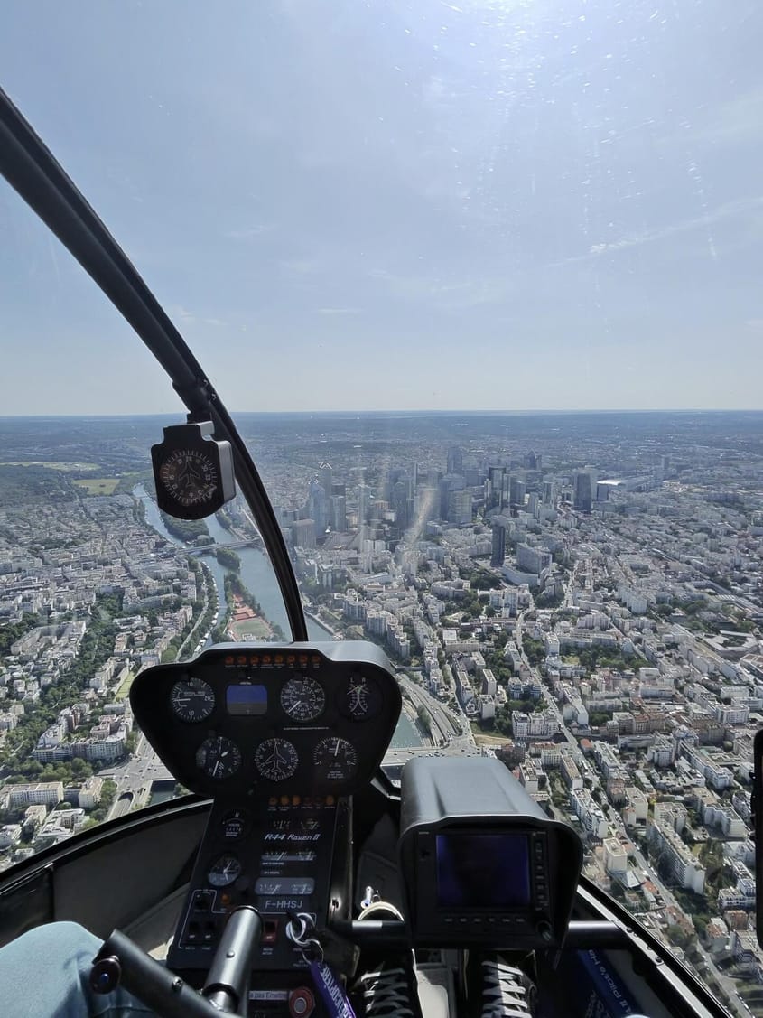 Tour de Paris en hélicoptère R44