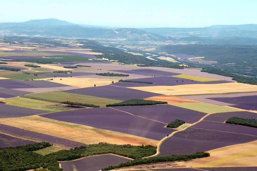Balade aérienne à travers lacs & plateaux