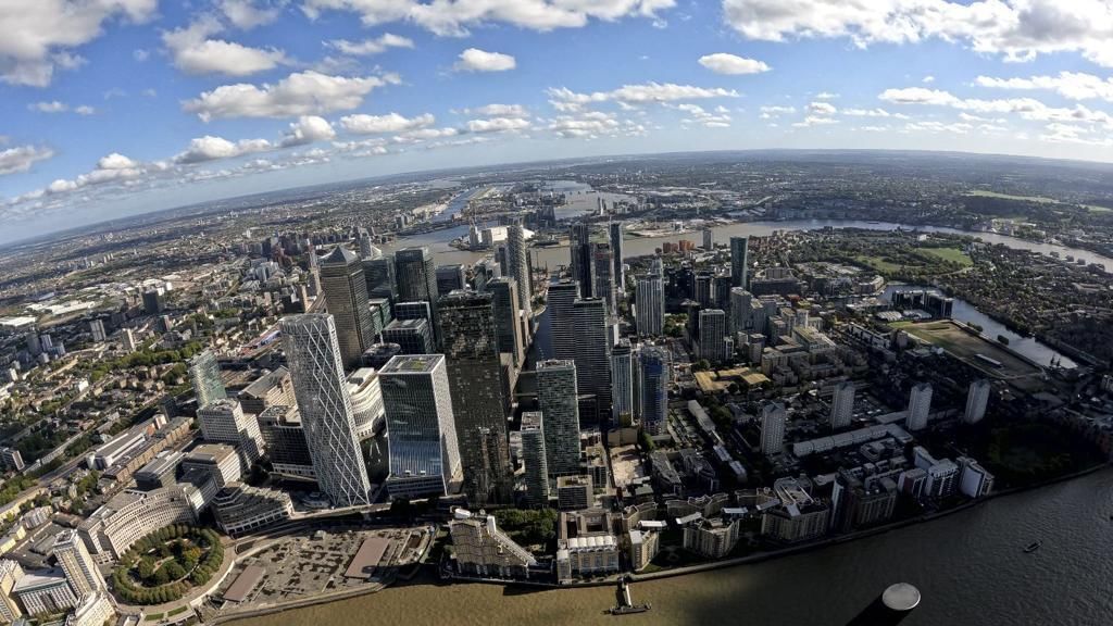 Central London Helicopter Flight - See the Iconic City.