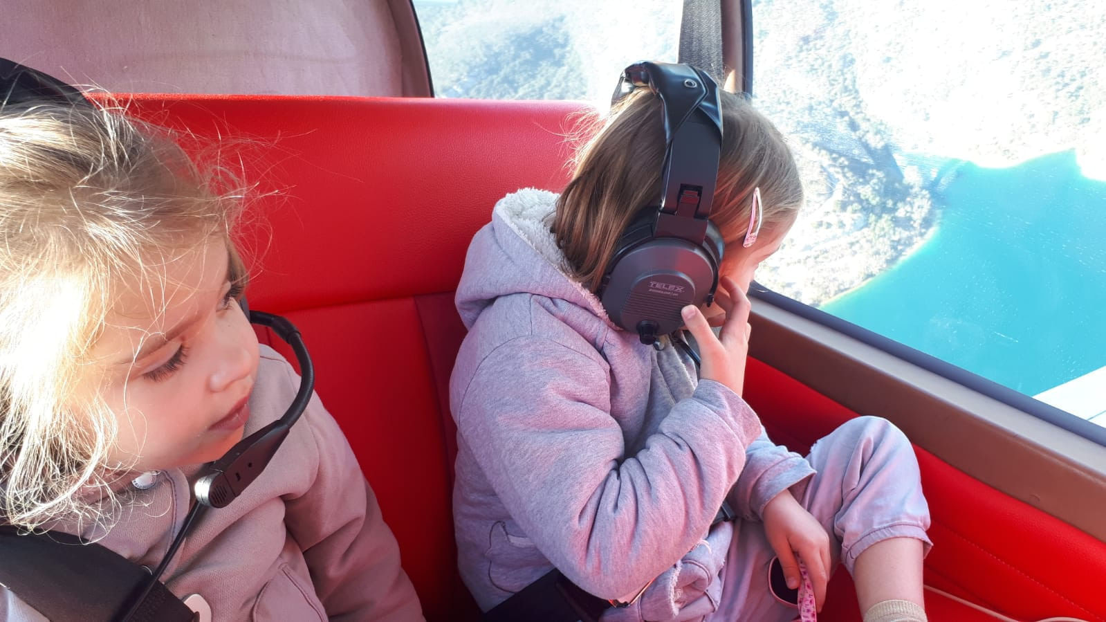 2 enfants à l'arrière ou 1 adulte