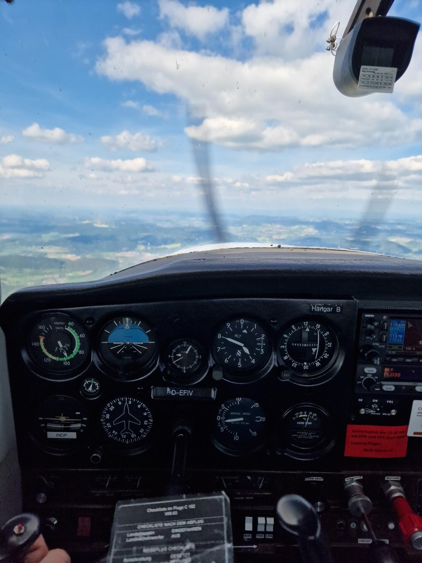 Cockpit of a Cessna 152