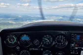 Cockpit of a Cessna 152