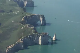 Survol de la côte fleurie jusque Etretat
