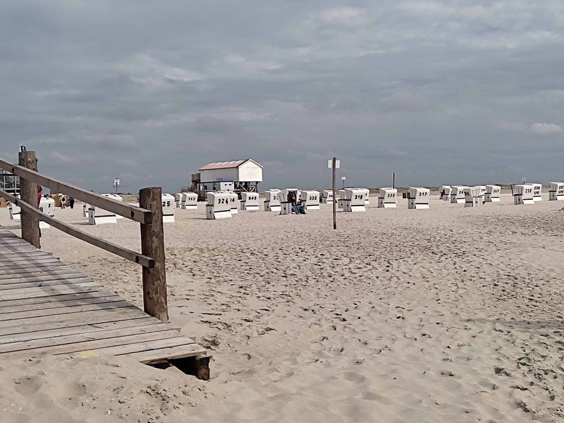 Weißer Sandstrand für einen Tag