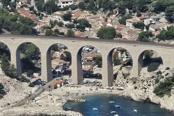Balade aérienne autour de Marseille et des Calanques