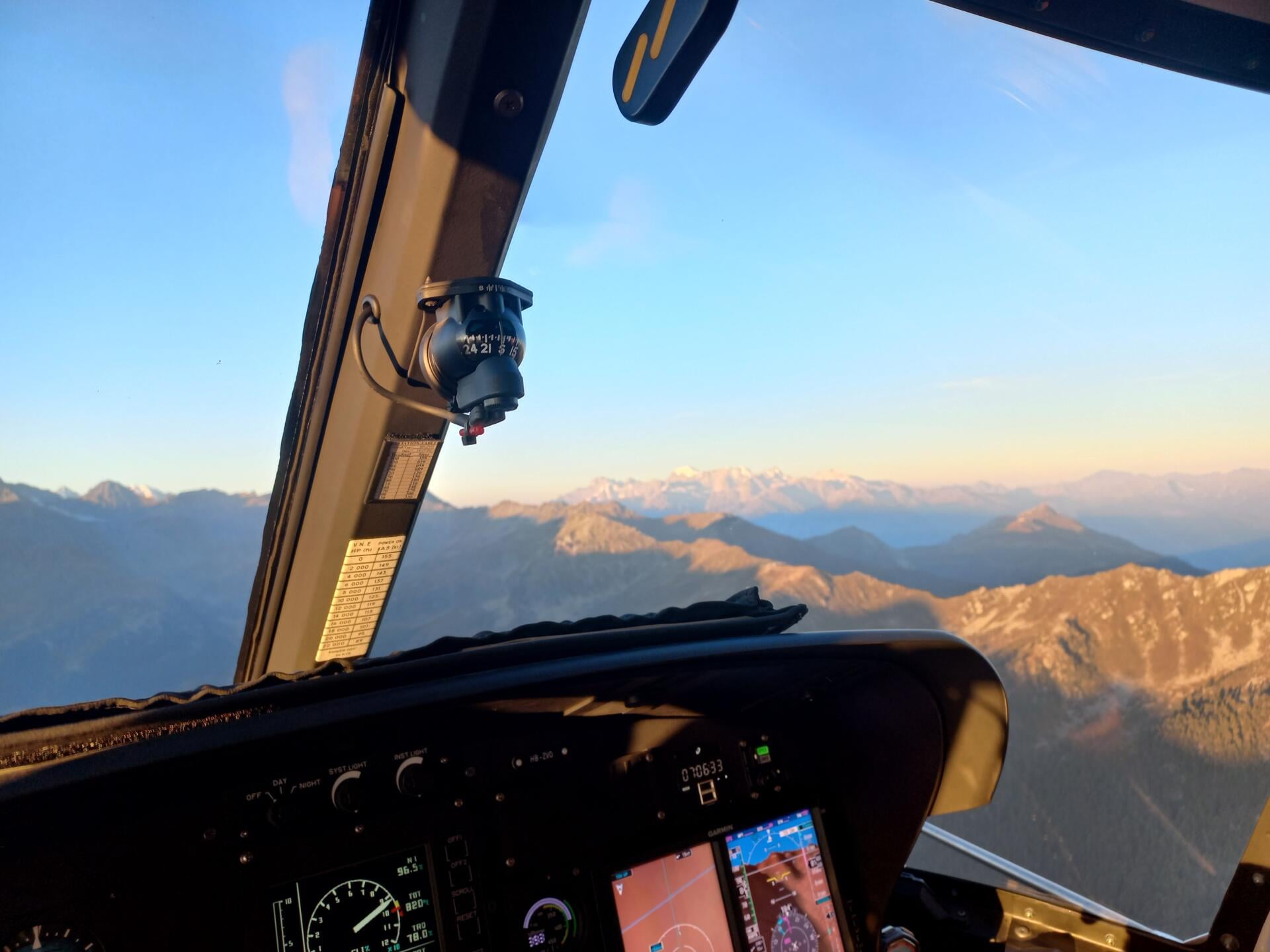 Vol panoramique au dessus des Alpes