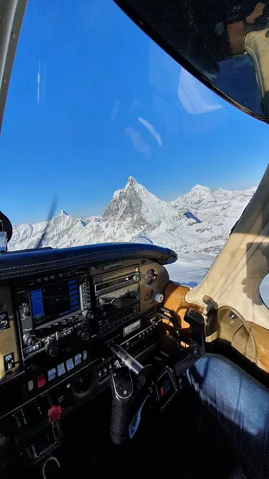 Vol dans les Alpes Suisse
