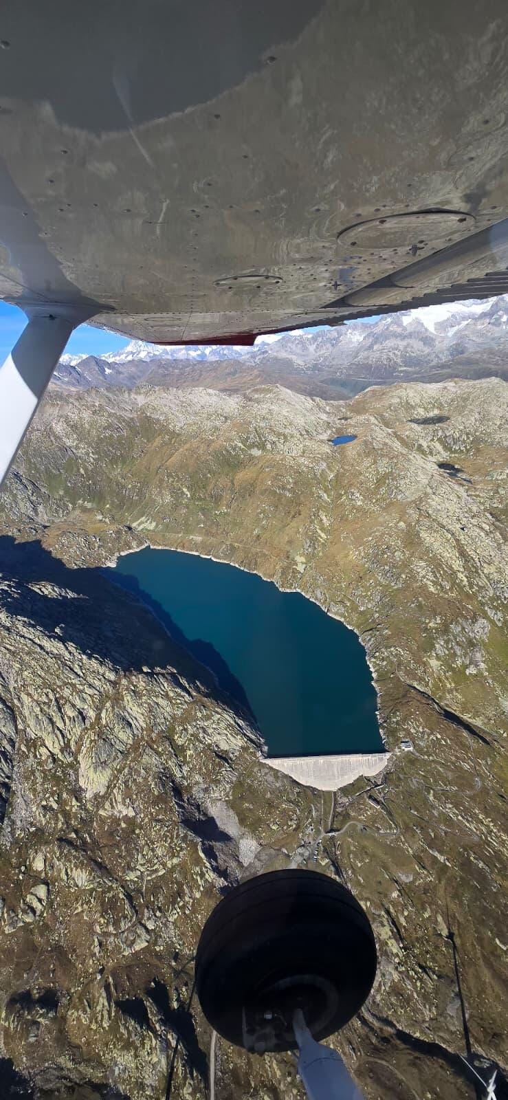 Scenic Flight Experience: Lakes and Mountains