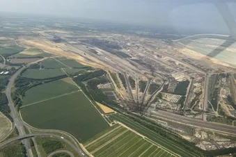Rundflug - Braunkohlerevier von oben Garzweiler und Hambach