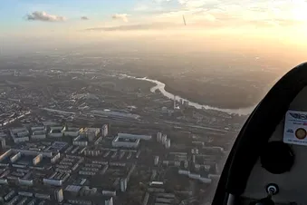 Rundflug über Potsdam, Berlin und den BER