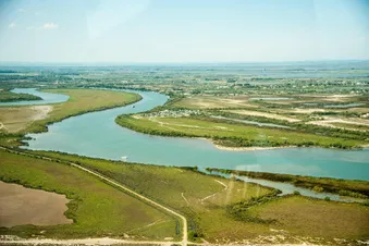 Vol Hélico - Baux de Provence, fil du Rhône et littoral