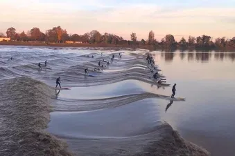 le mascaret parfois visible de haut si l'heure de la marée s'y prête