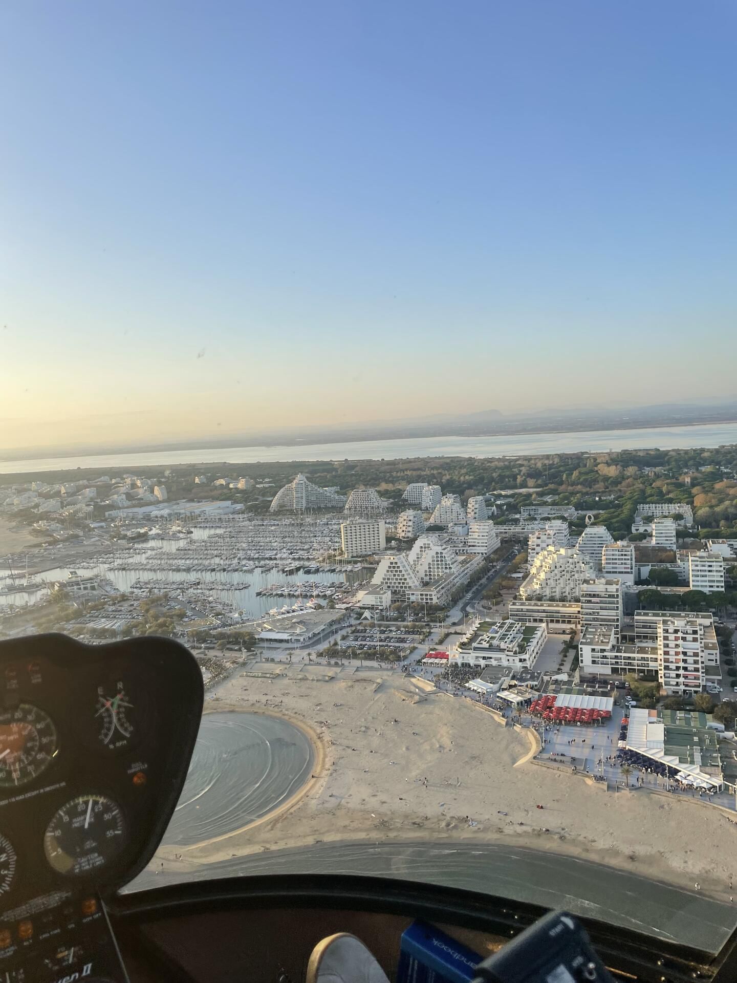 Découverte de la grade motte vue du ciel en hélicoptère