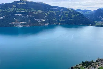 Thunersee mit Blick auf den Beatenberg