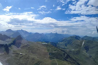 Alpentour - Flexibler Flug an den Berggipfeln vorbei