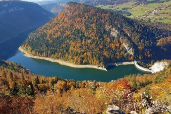 Un circuit aérien inoubliable au Saut du Doubs