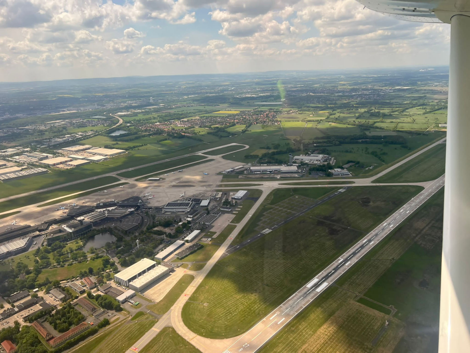 Landung in Hannover mit Follow-Me-Car!