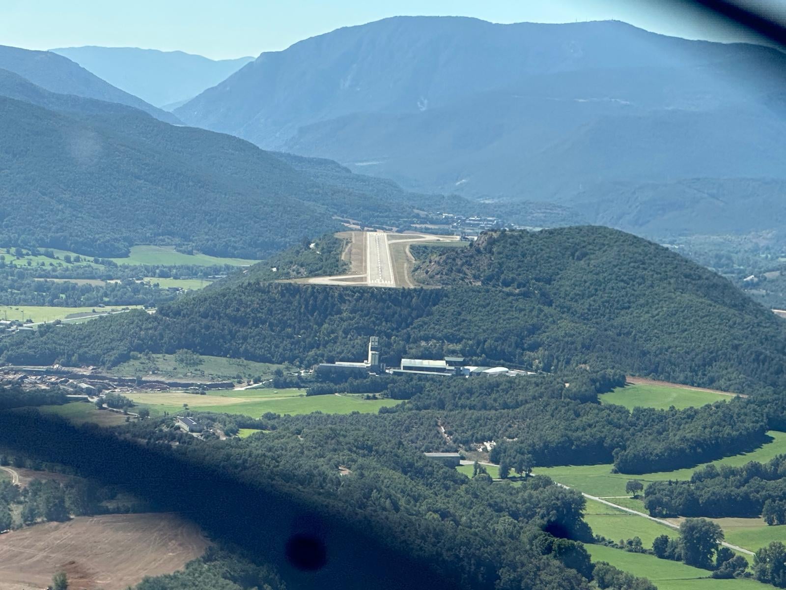 Tour aérien de La Seu d'Urgell et des Pyrénées