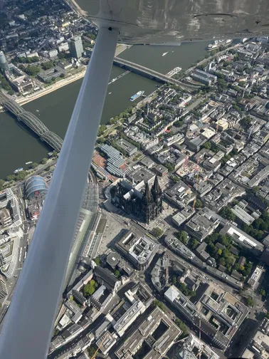 Flug über Tagebau, Kölner Dom und Siebengebirge