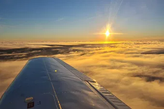 Dämmerungsflug, idealer Weise mit Sonnenuntergang