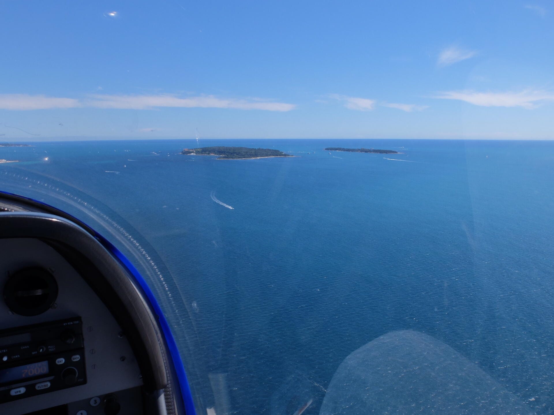 Vol panoramique sur la Côte d’Azur : Cannes, les îles de Lérins, l’Estérel et Saint-Tropez vus du ciel