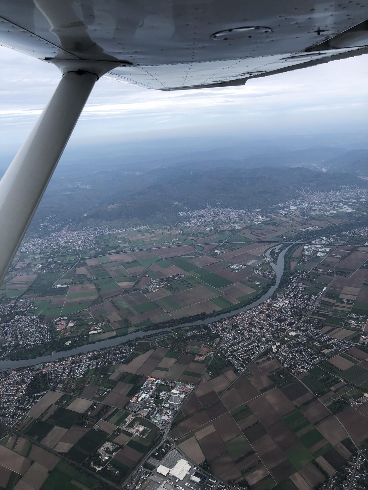 Quick Sky Tour Over Frankfurt & the Rhine