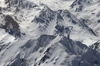 🛩️ Cap sur le Pic du Midi — Pyrénées vues du ciel