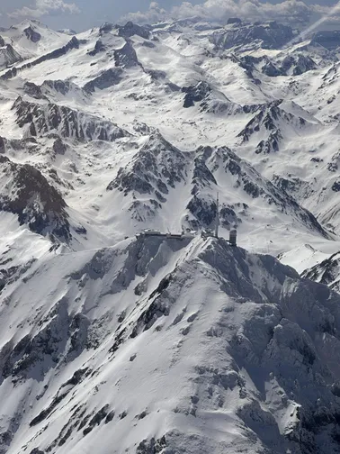 🛩️  Cap sur le Pic du Midi — Pyrénées vues du ciel