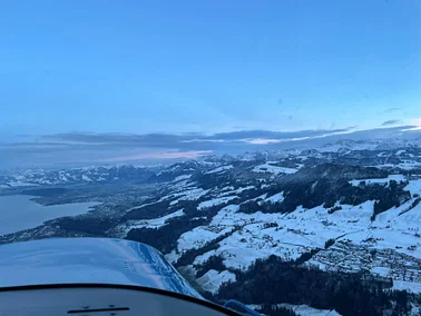 Sightseeing flight starting from Zurich Lake