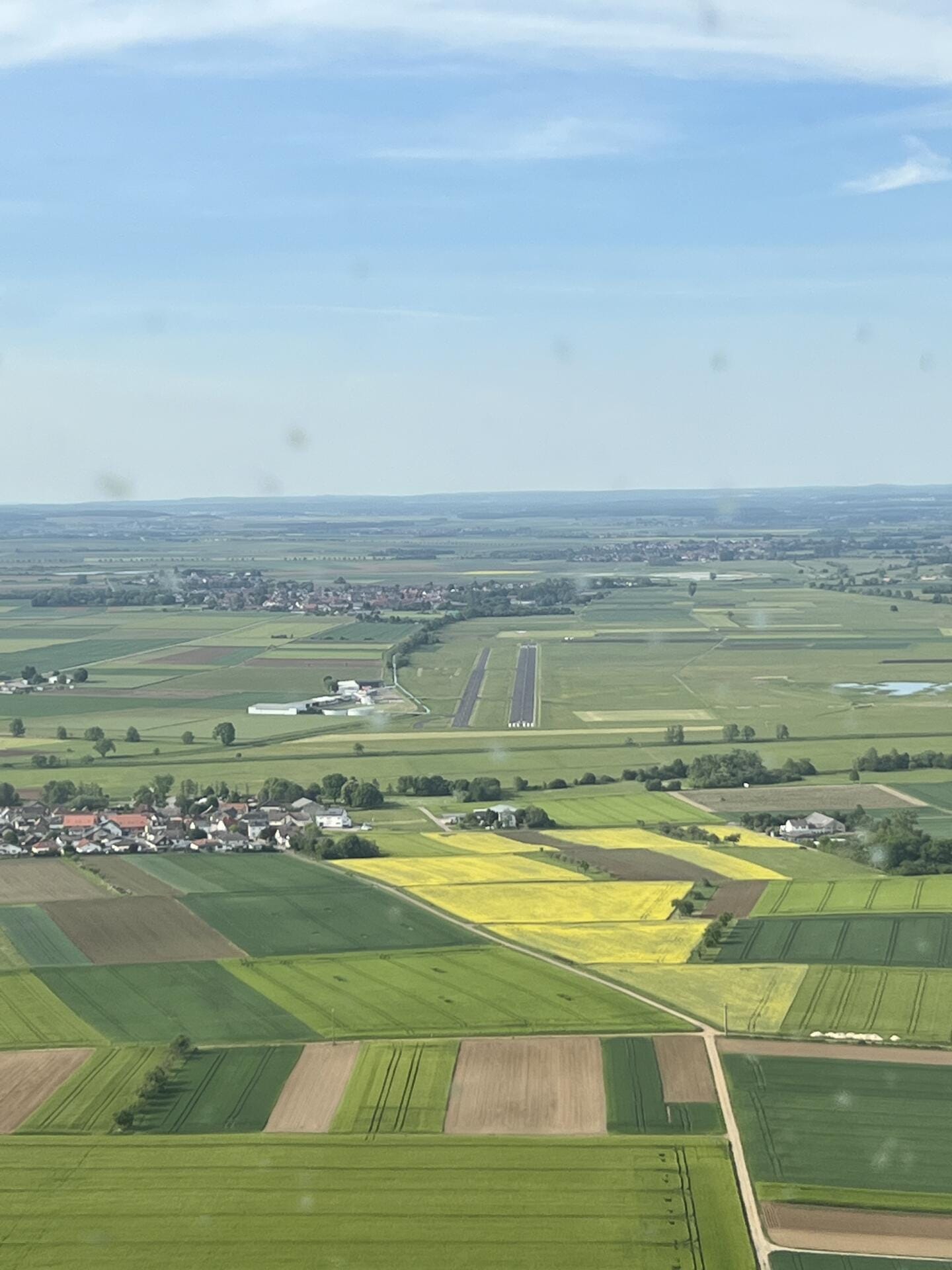 Im Anflug auf den Reichelsheimer Flugplatz, Landerichtung Nord