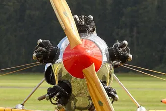 Im offenen Cockpit z.B. über Aachen und die Eifel.