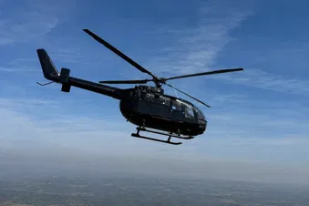 Stuttgart von oben im zweimotorigen VIP Turbinenhubschrauber