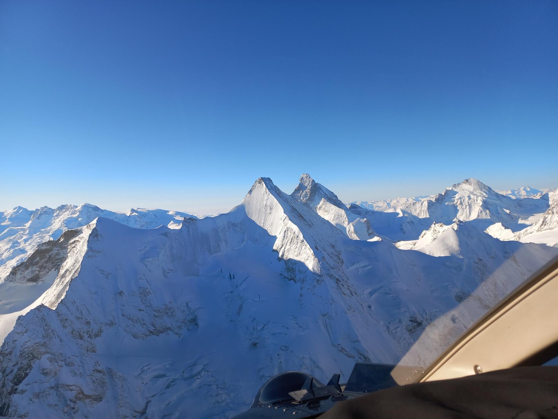Vol panoramique au dessus des Alpes