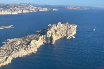 Marseille et ses calanques vues du ciel