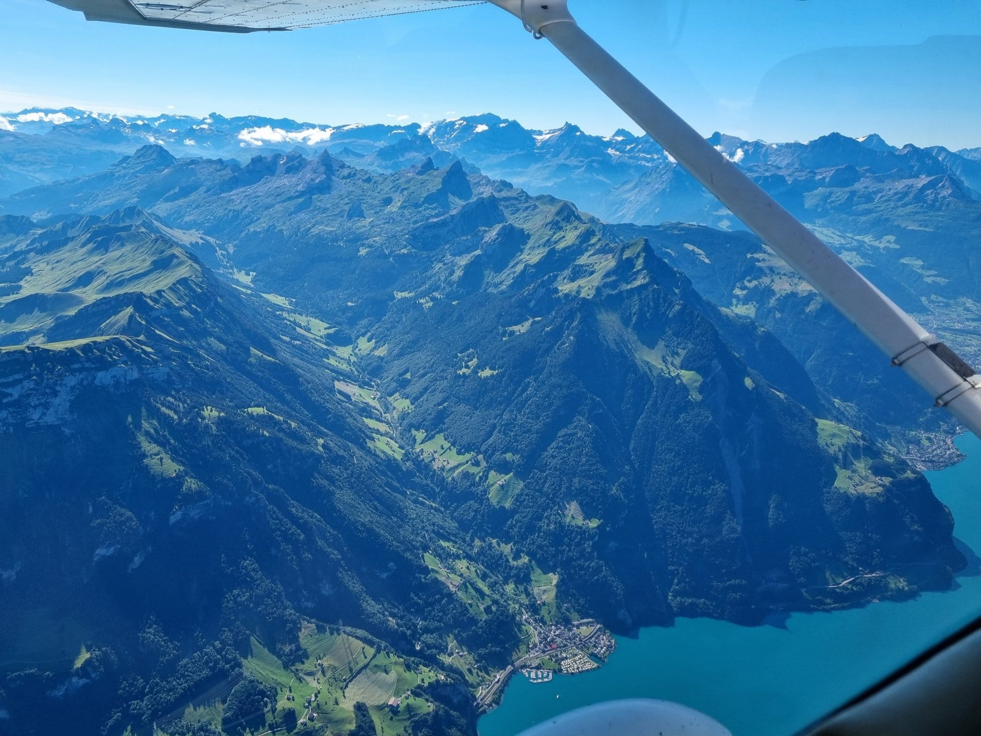 Rundflug nach Wunsch 3 Plätze 1h
