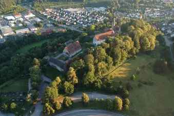 Kloster Lorch aus Norden (Image by Jedesto/Wikimedia Commons, License: creativecommons.org/licenses/by-sa/4.0/deed.en)