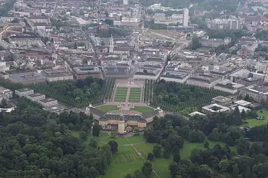 Rundflug ab Baden-Airpark nach Ettlingen und Karlsruhe
