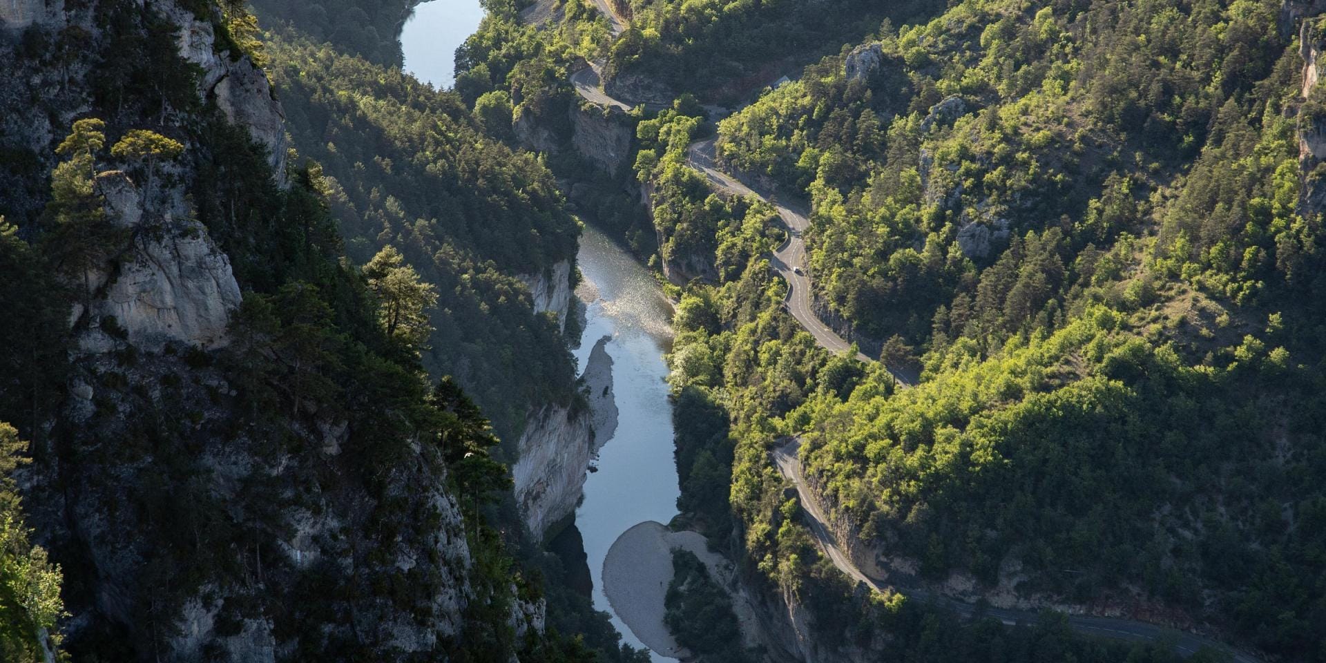 Vol au-dessus du Viaduc de Millau et des Gorges du Tarn
