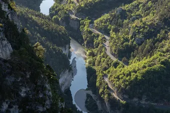 Vol au-dessus du Viaduc de Millau et des Gorges du Tarn