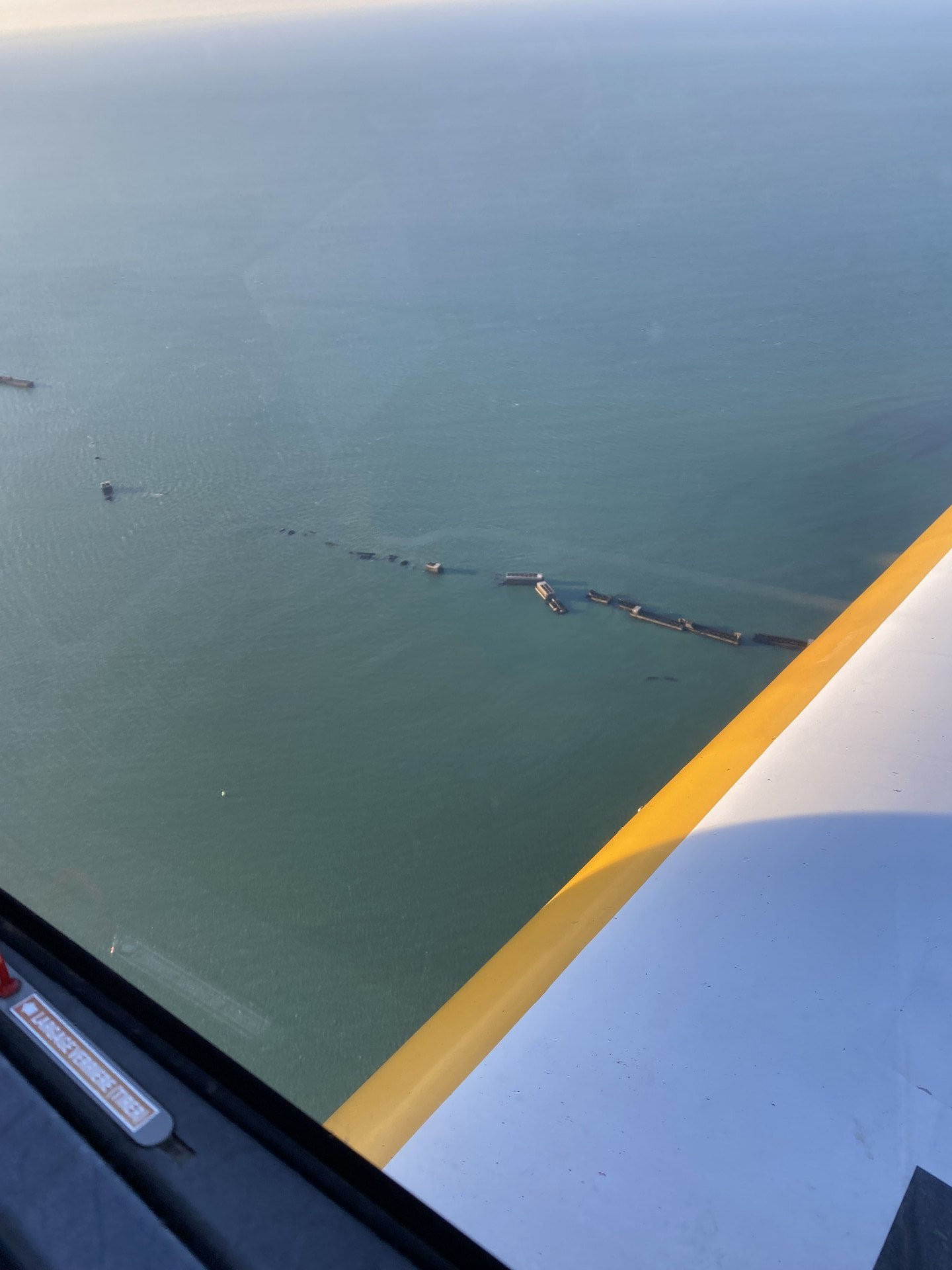 Les restes du port artificiel