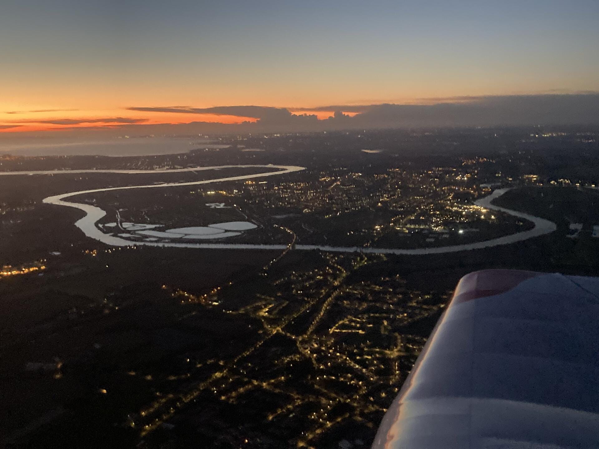 La ville de Rochefort au coucher de soleil