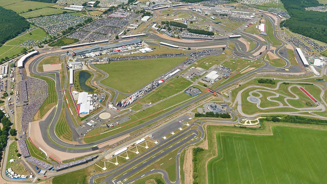 Learn to Fly! Introductory Flight around Silverstone-60 Mins