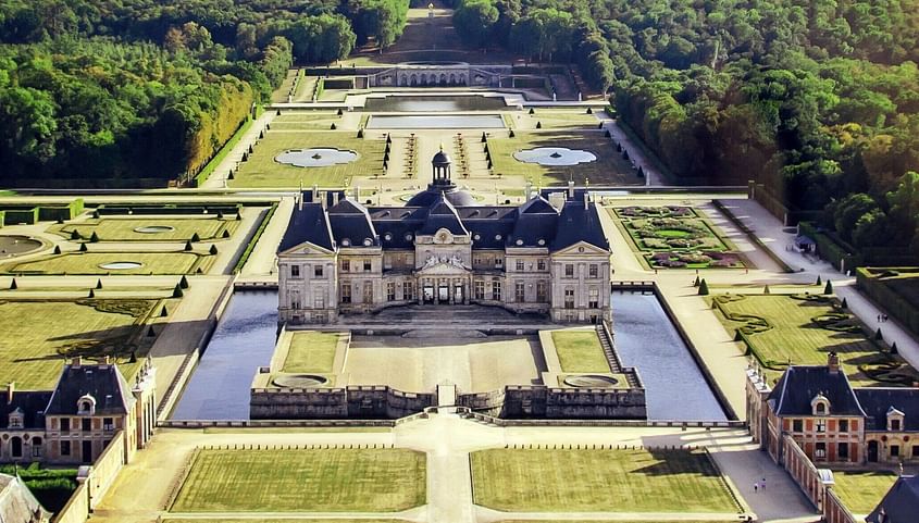 Les Châteaux de Fontainebleau et Vaux le Vicomte vus du ciel